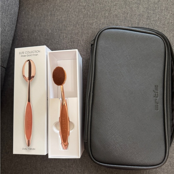 brand new Artis Rose Gold Oval 6 Brush with Black Case and dust bag